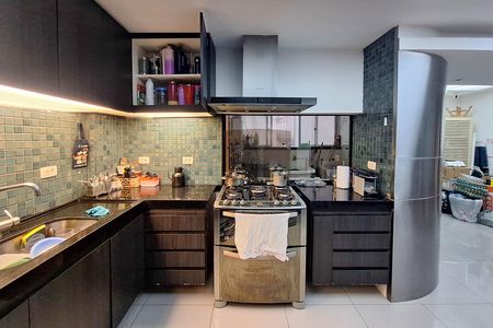 Apartamento à venda com 300m², 4 quartos e 2 vagas Apartamento à venda com 300m², 4 quartos e 2 vagasCozinha