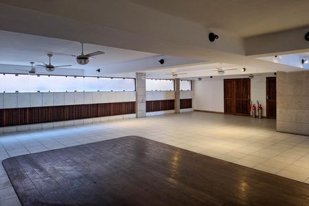 Apartamento à venda com 300m², 4 quartos e 2 vagas Apartamento à venda com 300m², 4 quartos e 2 vagasÁrea comum