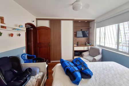 Apartamento à venda com 300m², 4 quartos e 2 vagas Apartamento à venda com 300m², 4 quartos e 2 vagasQuarto 2