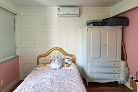 Apartamento à venda com 300m², 4 quartos e 2 vagas Apartamento à venda com 300m², 4 quartos e 2 vagasQuarto 1