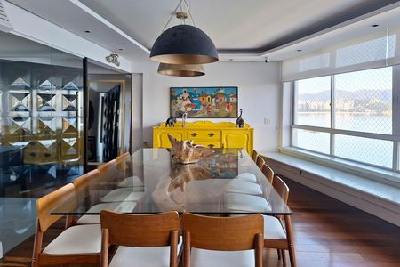 Apartamento à venda com 300m², 4 quartos e 2 vagas Apartamento à venda com 300m², 4 quartos e 2 vagasSala de Jantar