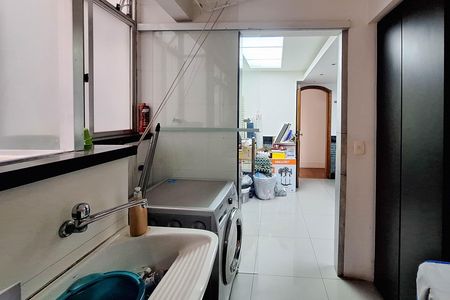 Apartamento à venda com 300m², 4 quartos e 2 vagas Apartamento à venda com 300m², 4 quartos e 2 vagasÁrea de Serviço