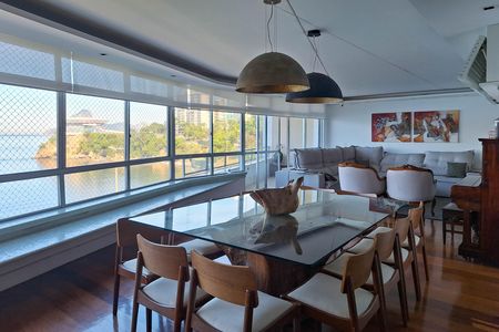Apartamento à venda com 300m², 4 quartos e 2 vagas Apartamento à venda com 300m², 4 quartos e 2 vagasSala de Jantar