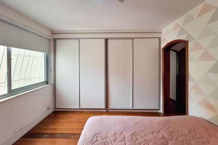 Apartamento à venda com 300m², 4 quartos e 2 vagas Apartamento à venda com 300m², 4 quartos e 2 vagasQuarto 3