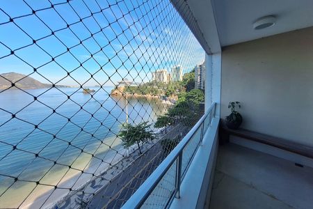 Apartamento à venda com 300m², 4 quartos e 2 vagas Apartamento à venda com 300m², 4 quartos e 2 vagasVaranda da Sala