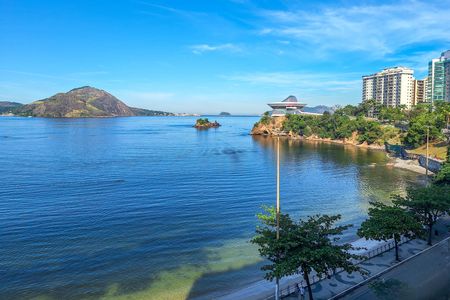 Apartamento à venda com 300m², 4 quartos e 2 vagas Apartamento à venda com 300m², 4 quartos e 2 vagasVista da Sala