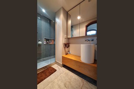 Apartamento à venda com 300m², 4 quartos e 2 vagas Apartamento à venda com 300m², 4 quartos e 2 vagasBanheiro 2