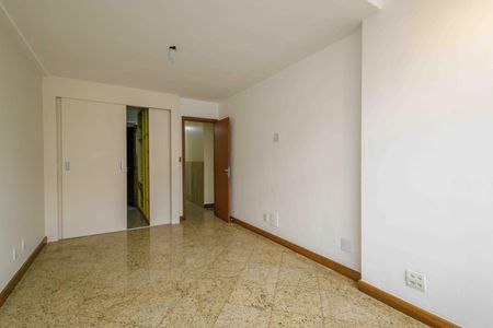 Apartamento à venda com 310m², 5 quartos e 3 vagas Apartamento à venda com 310m², 5 quartos e 3 vagasSuíte 3