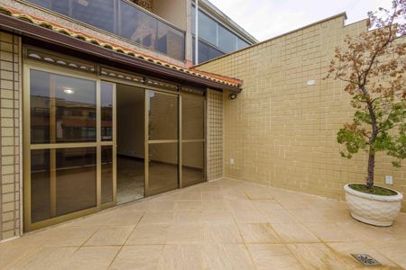 Apartamento à venda com 310m², 5 quartos e 3 vagas Apartamento à venda com 310m², 5 quartos e 3 vagasVaranda