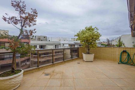 Apartamento à venda com 310m², 5 quartos e 3 vagas Apartamento à venda com 310m², 5 quartos e 3 vagasVaranda