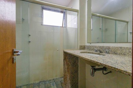 Apartamento à venda com 310m², 5 quartos e 3 vagas Apartamento à venda com 310m², 5 quartos e 3 vagasBanheiro da Suíte 2