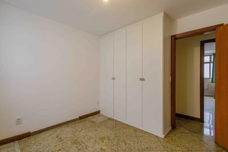 Apartamento à venda com 310m², 5 quartos e 3 vagas Apartamento à venda com 310m², 5 quartos e 3 vagasSuíte 4