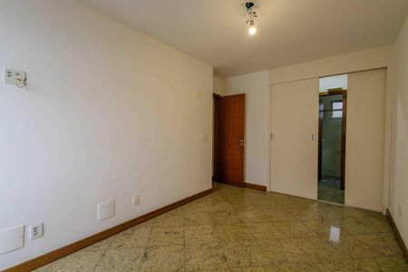 Apartamento à venda com 310m², 5 quartos e 3 vagas Apartamento à venda com 310m², 5 quartos e 3 vagasSuíte 2