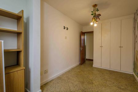 Apartamento à venda com 310m², 5 quartos e 3 vagas Apartamento à venda com 310m², 5 quartos e 3 vagasQuarto