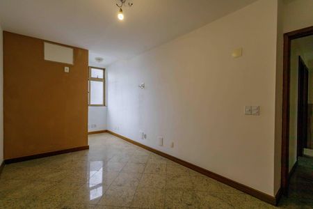 Apartamento à venda com 310m², 5 quartos e 3 vagas Apartamento à venda com 310m², 5 quartos e 3 vagasSuíte 2