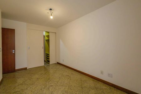 Apartamento à venda com 310m², 5 quartos e 3 vagas Apartamento à venda com 310m², 5 quartos e 3 vagasSuíte 2