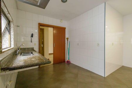 Apartamento à venda com 310m², 5 quartos e 3 vagas Apartamento à venda com 310m², 5 quartos e 3 vagasCozinha