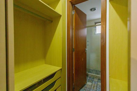 Apartamento à venda com 310m², 5 quartos e 3 vagas Apartamento à venda com 310m², 5 quartos e 3 vagasSuíte 2 Closet