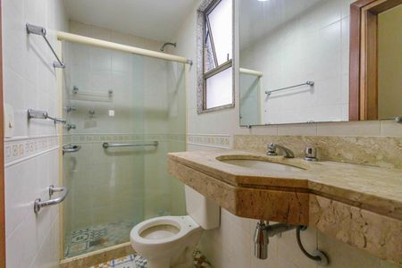 Apartamento à venda com 310m², 5 quartos e 3 vagas Apartamento à venda com 310m², 5 quartos e 3 vagasBanheiro da Suíte 4