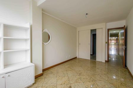 Apartamento à venda com 310m², 5 quartos e 3 vagas Apartamento à venda com 310m², 5 quartos e 3 vagasSuíte 3
