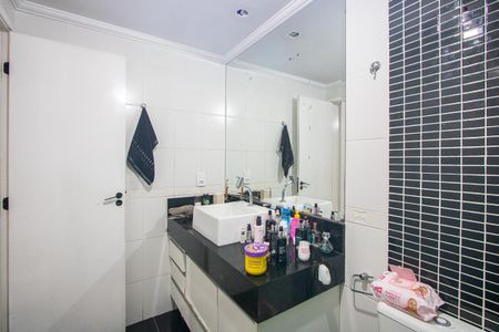 Apartamento à venda com 141m², 3 quartos e 6 vagasBanheiro do quarto 1
