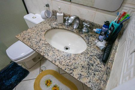 Apartamento à venda com 141m², 3 quartos e 6 vagasBanheiro do quarto 2