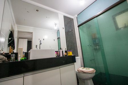 Apartamento à venda com 141m², 3 quartos e 6 vagasBanheiro do quarto 1