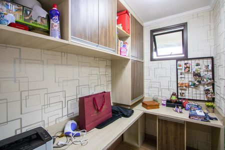 Apartamento à venda com 141m², 3 quartos e 6 vagasEscritório