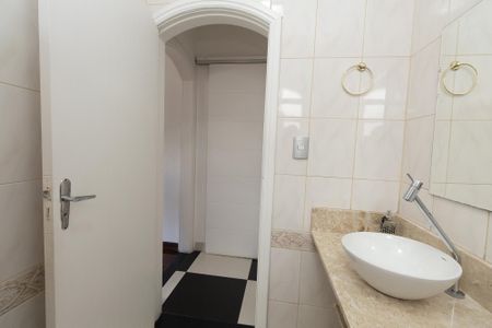 Casa à venda com 176m², 4 quartos e 4 vagas Casa à venda com 176m², 4 quartos e 4 vagasBanheiro Suíte