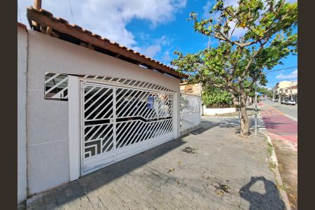 Casa à venda com 176m², 4 quartos e 4 vagas Casa à venda com 176m², 4 quartos e 4 vagasFachada