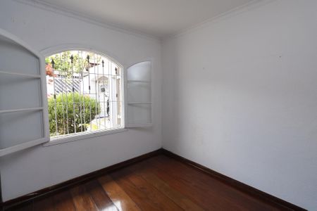 Casa à venda com 176m², 4 quartos e 4 vagas Casa à venda com 176m², 4 quartos e 4 vagasQuarto 1