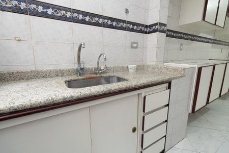 Casa à venda com 176m², 4 quartos e 4 vagas Casa à venda com 176m², 4 quartos e 4 vagasCozinha