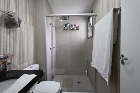 Apartamento à venda com 73m², 2 quartos e 2 vagasBanheiro da suite