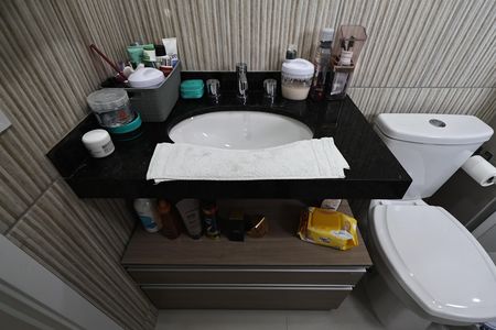 Apartamento à venda com 73m², 2 quartos e 2 vagasBanheiro da suite