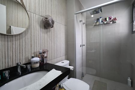 Apartamento à venda com 73m², 2 quartos e 2 vagasBanheiro da suite
