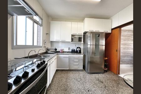 Apartamento à venda com 167m², 4 quartos e 3 vagasCozinha