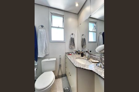 Apartamento à venda com 167m², 4 quartos e 3 vagasBanheiro 2