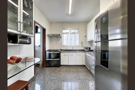 Apartamento à venda com 167m², 4 quartos e 3 vagasCozinha