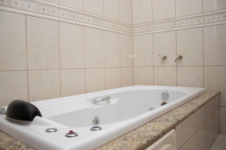 Casa à venda com 704m², 4 quartos e 5 vagas Casa à venda com 704m², 4 quartos e 5 vagasBanheiro 2