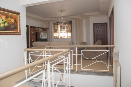 Casa à venda com 704m², 4 quartos e 5 vagas Casa à venda com 704m², 4 quartos e 5 vagasSala