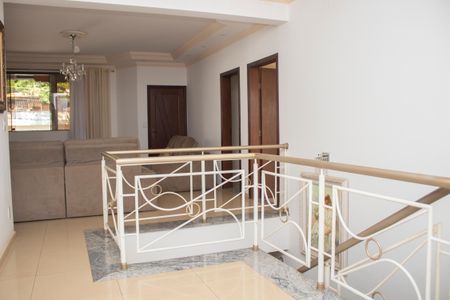 Casa à venda com 704m², 4 quartos e 5 vagas Casa à venda com 704m², 4 quartos e 5 vagasSala