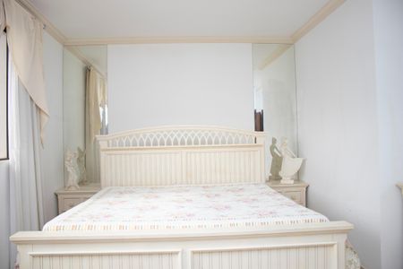 Casa à venda com 704m², 4 quartos e 5 vagas Casa à venda com 704m², 4 quartos e 5 vagasSuíte