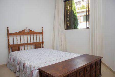 Casa à venda com 704m², 4 quartos e 5 vagas Casa à venda com 704m², 4 quartos e 5 vagasQuarto 2