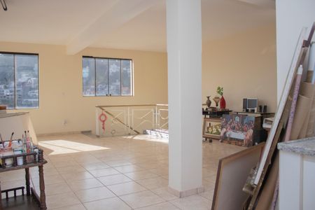 Casa à venda com 704m², 4 quartos e 5 vagas Casa à venda com 704m², 4 quartos e 5 vagasSala