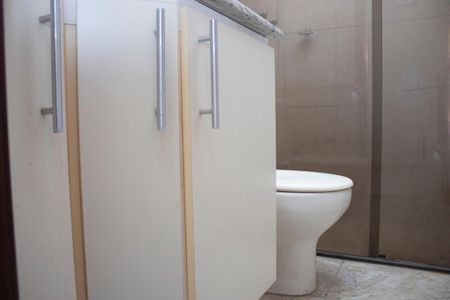 Casa à venda com 704m², 4 quartos e 5 vagas Casa à venda com 704m², 4 quartos e 5 vagasBanheiro 4