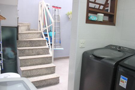 Casa de condomínio à venda com 166m², 3 quartos e 3 vagasLavanderia