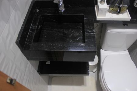 Casa de condomínio à venda com 166m², 3 quartos e 3 vagasLavabo