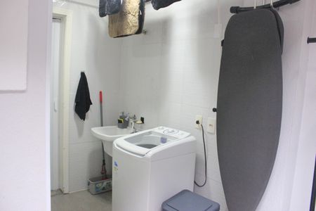 Casa de condomínio à venda com 166m², 3 quartos e 3 vagasLavanderia