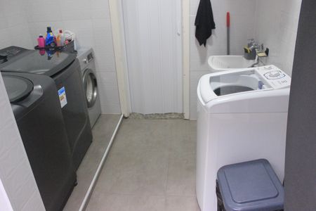 Casa de condomínio à venda com 166m², 3 quartos e 3 vagasLavanderia