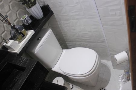 Casa de condomínio à venda com 166m², 3 quartos e 3 vagasLavabo